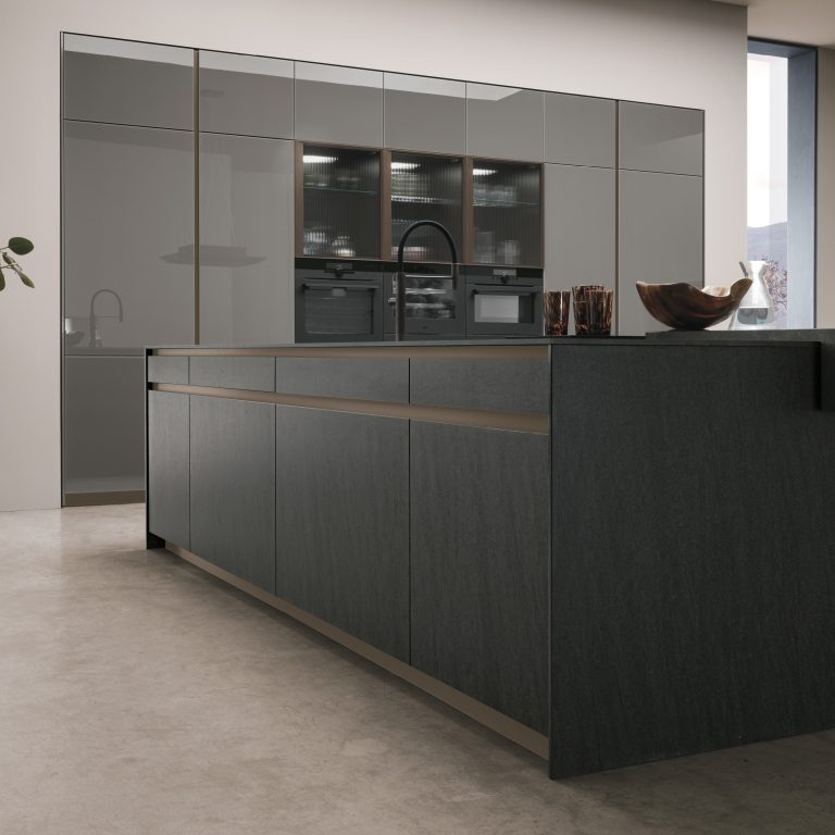 01. Finitura Bronzo per gole e zoccoli