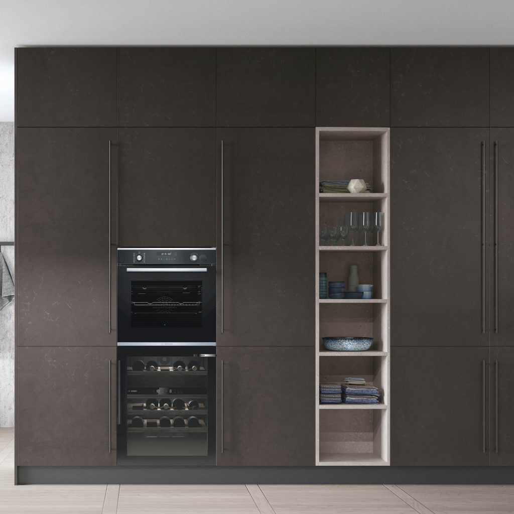 Infinity 05. Colonne Cemento Dark con maniglia Brooklyn scaled 1