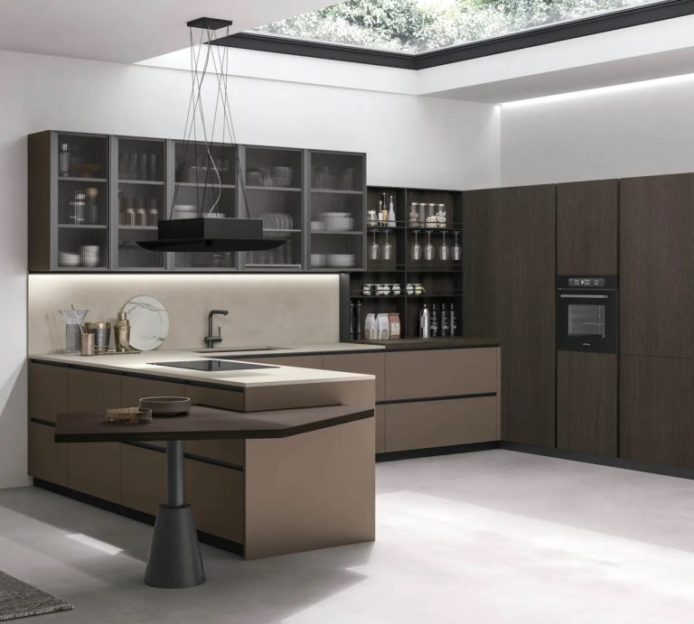 Metropolis catalogo Cover scaled 1